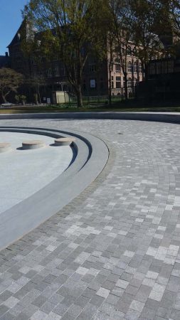 Tegels rondom het kinderbad in het Amsterdamse Oosterpark liggen weer vast met CityPro van PVN